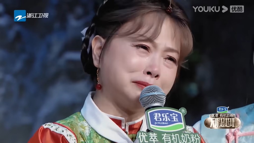 刘玉翠提到自己在演艺圈打滚多年，坚持演员梦，不禁感触落泪。