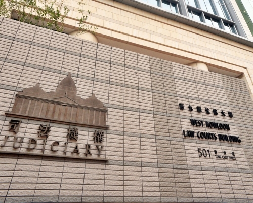 被告今在西九龍裁判法院承認一項在公眾地方管有攻擊性武器罪,被判囚8月。資料圖片
