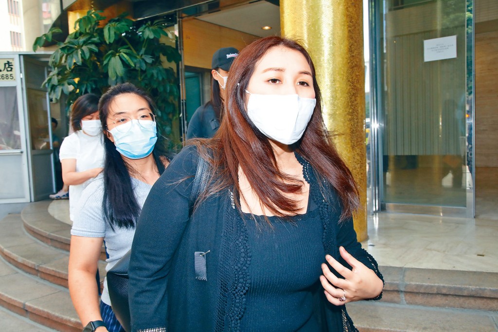 超盈亦有到場打點靈堂。