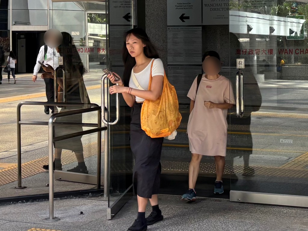 證人黎靜琳(白衣)。陳子豪攝 證人黎靜琳(白衣)。陳子豪攝