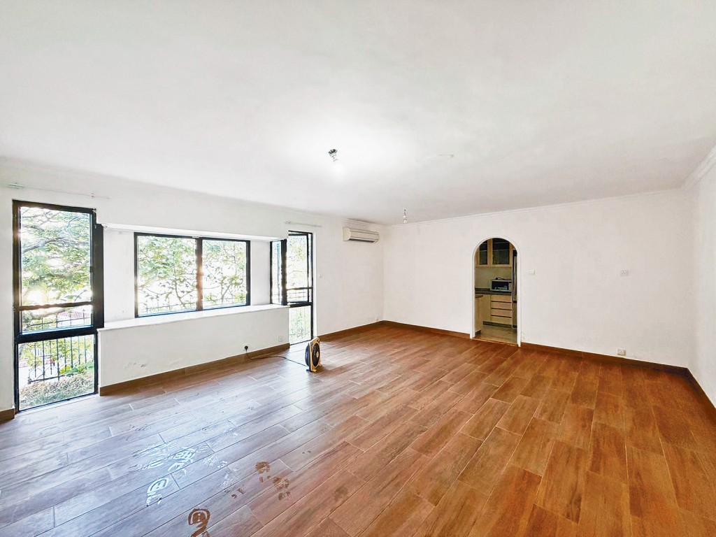 淺水灣寶晶苑1A座A室以2500萬推拍，較銀行估價低36%。