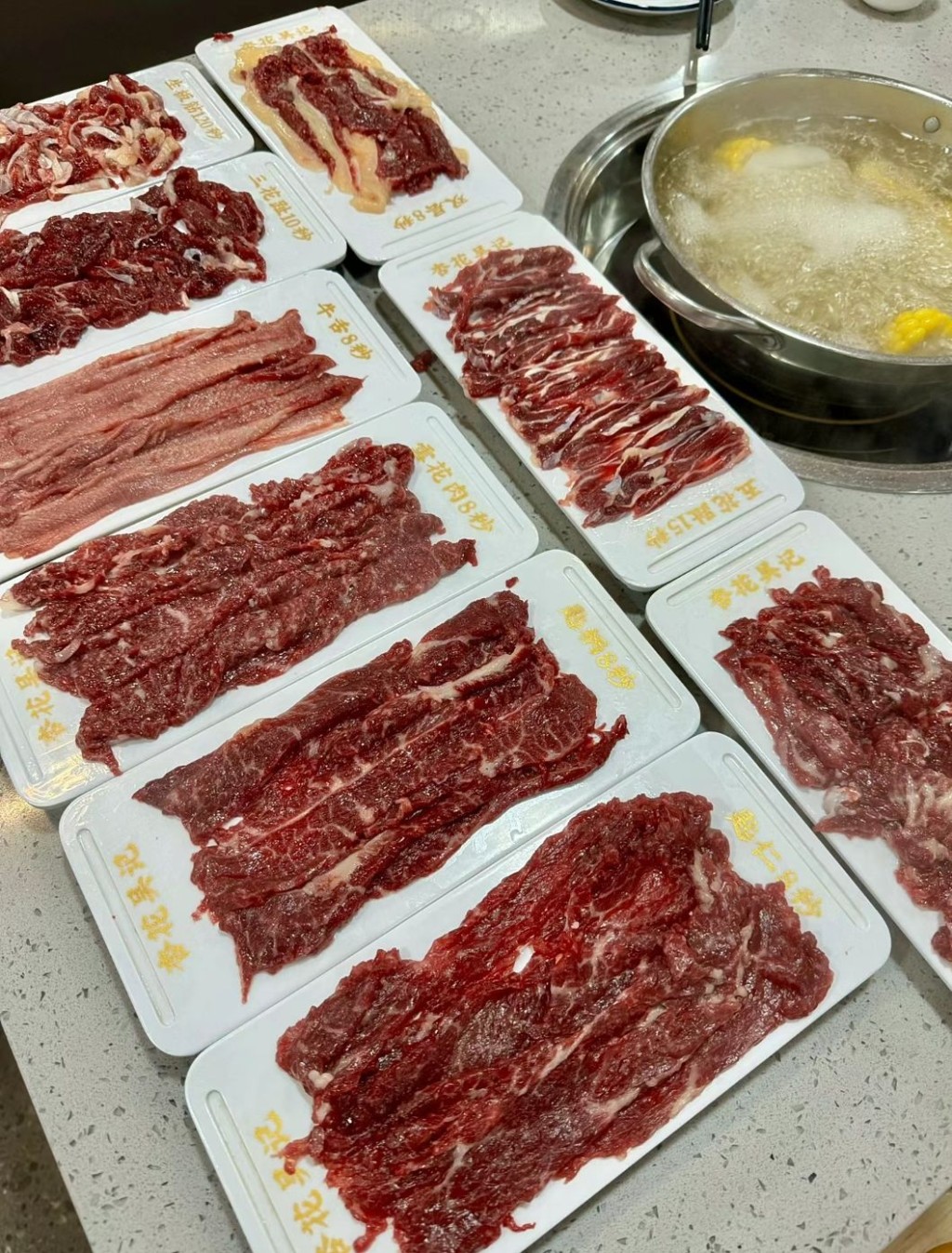 汕頭人氣美食2025｜1. 杏花吳記牛肉火鍋 牛的不同部位，涮肉時間由8秒、15秒至5分鐘不等。（圖片來源：小紅書＠羊羊羊在路上）