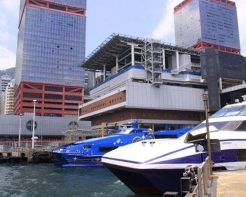 女子港澳碼頭墮海獲救。 資料圖片