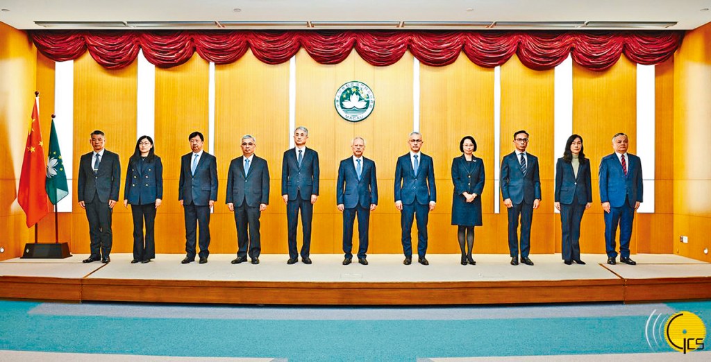 澳門第六任行政長官岑浩輝與政府候任主要官員和檢察長舉行記者會及合影。