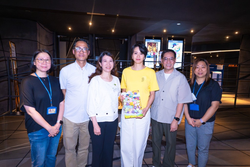 Gigi以「小黃花慈善基金」創辦人身分，與「香港基督教女青年會」合辦「童心同行 光影同樂」電影分享會活動。
