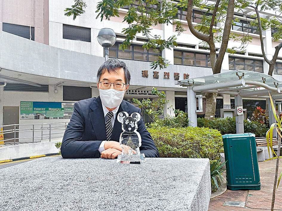 陳藝賢醫生，獲選為醫管局本年度傑出員工。
