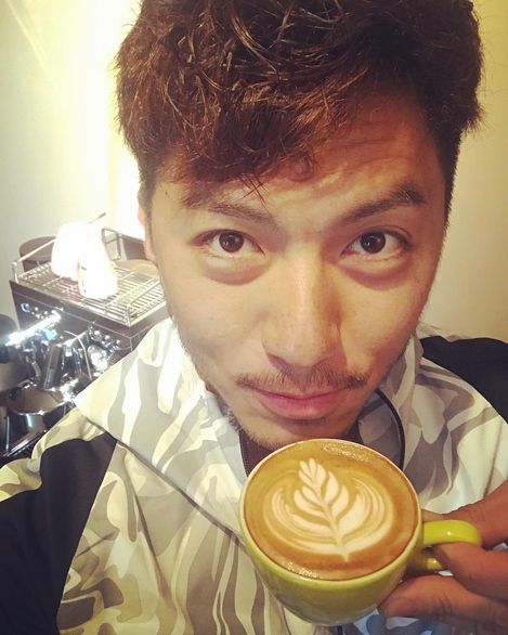 愛上沖咖啡和拍照的Benjamin指從自己相機內的照片可見,別人出現的縱影比自己多。網上圖片