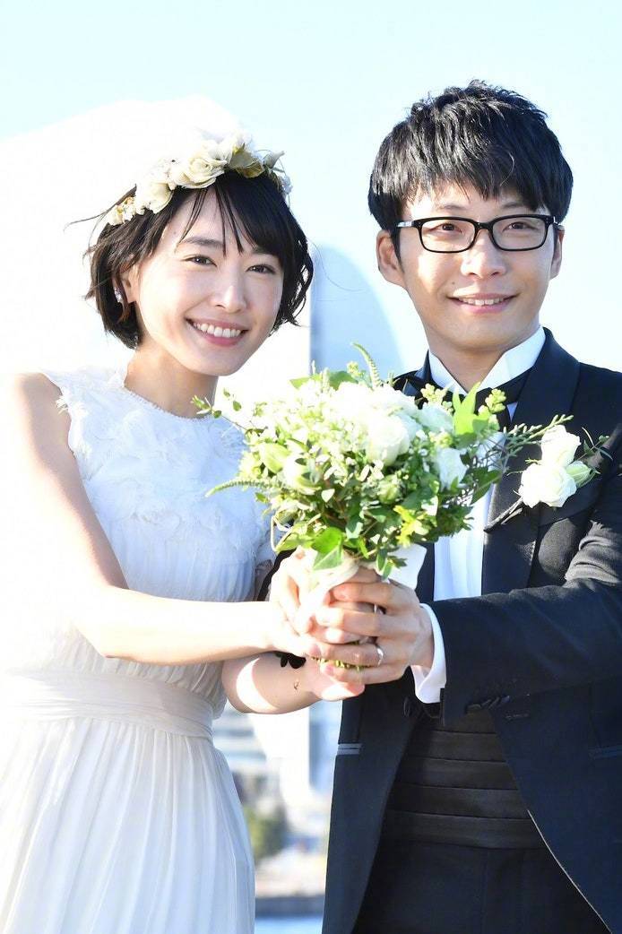 新垣結衣與星野源於2016年合演日劇《逃避雖可恥但有用》，5年後拍完SP不久便宣布結婚。