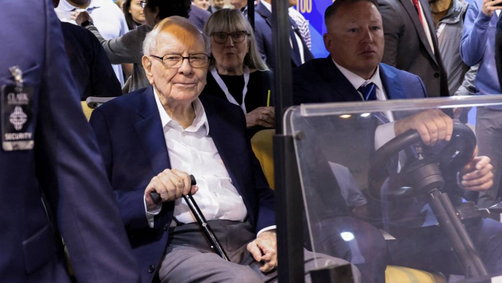 股神巴菲特再現「神準」操作 亞馬遜急跌前大減倉 再沽蘋果美銀 買入一隻媒體股