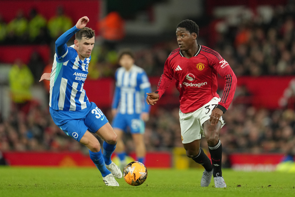 明奈在足总杯斗白礼顿正选上阵。路透社