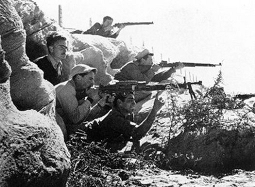 1948，以色列建国的第二天，被埃及、约旦、伊拉克、叙利亚、黎巴嫩、沙特、也门组成联军攻打。