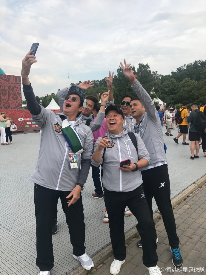 阿伦、志伟等游乐兼睇波。