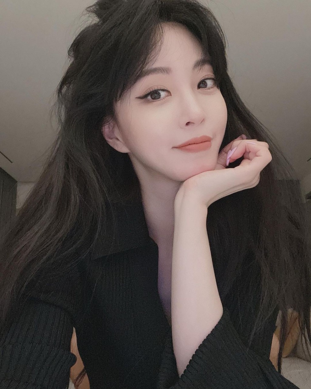 韓藝瑟稱比起對方的背景,她更注重自己作為女性的內心感情。