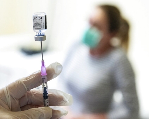 輝瑞BioNTech向美國當局申請，批准為12至15歲青少年接種新冠疫苗。AP圖片