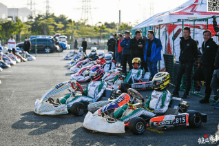 高卡車（Go-Kart），是一種賽車運動，車手所駕駛的車子大小比標準汽車小得多，適合初學者學習及作為休閒之用。 