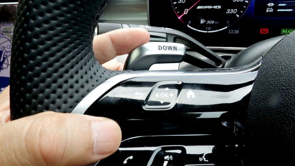 平治Mercedes-AMG C63 S E-Performance軚盤兩旁附+/-轉檔撥片