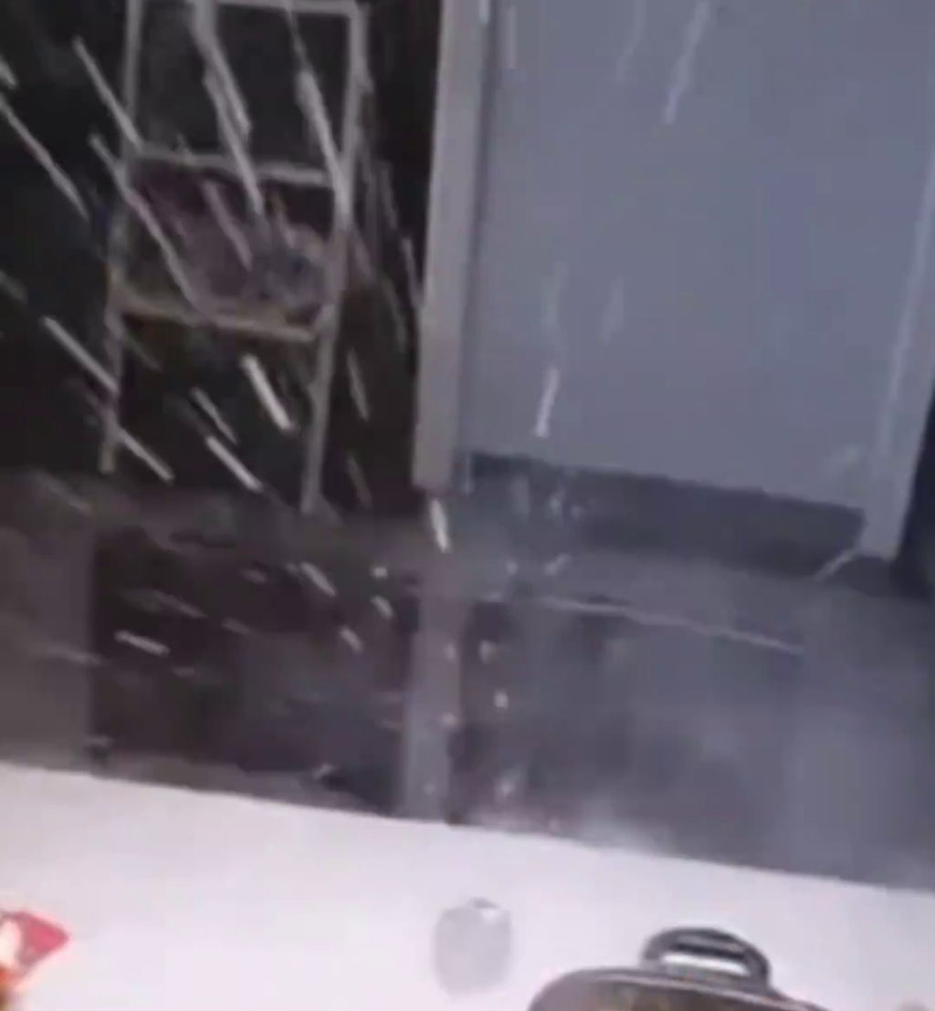 保溫杯自動爆炸一刻。