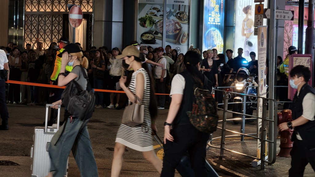 行動中，128名男女被捕，包括未成年少女及跨性別人士，涉及多個不同國籍。黃文威攝