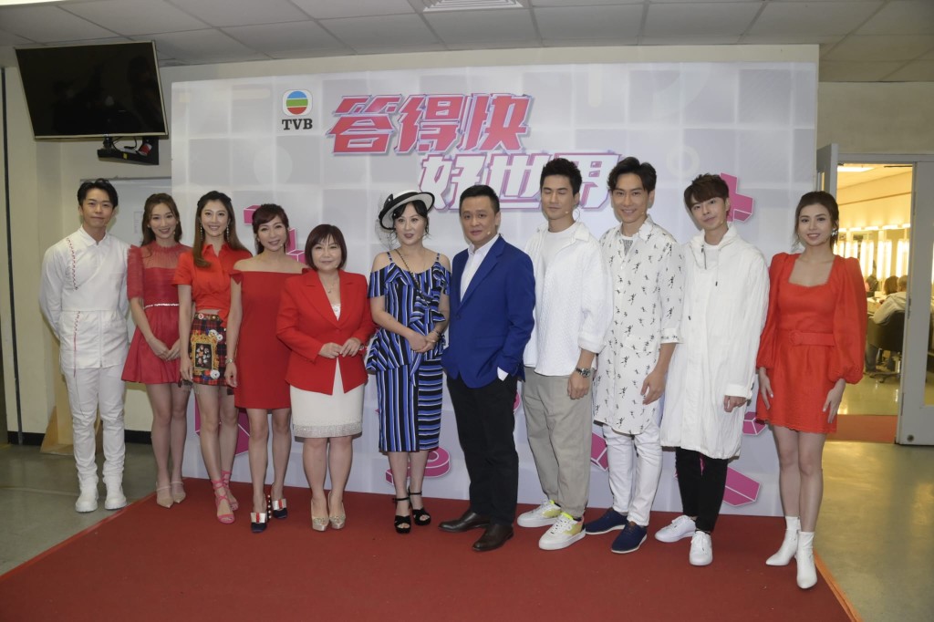 鄧梓峰、郭子豪、林博來及林正峰與朱凱婷、麥玲玲、王嘉慧及謝芷倫對賽。