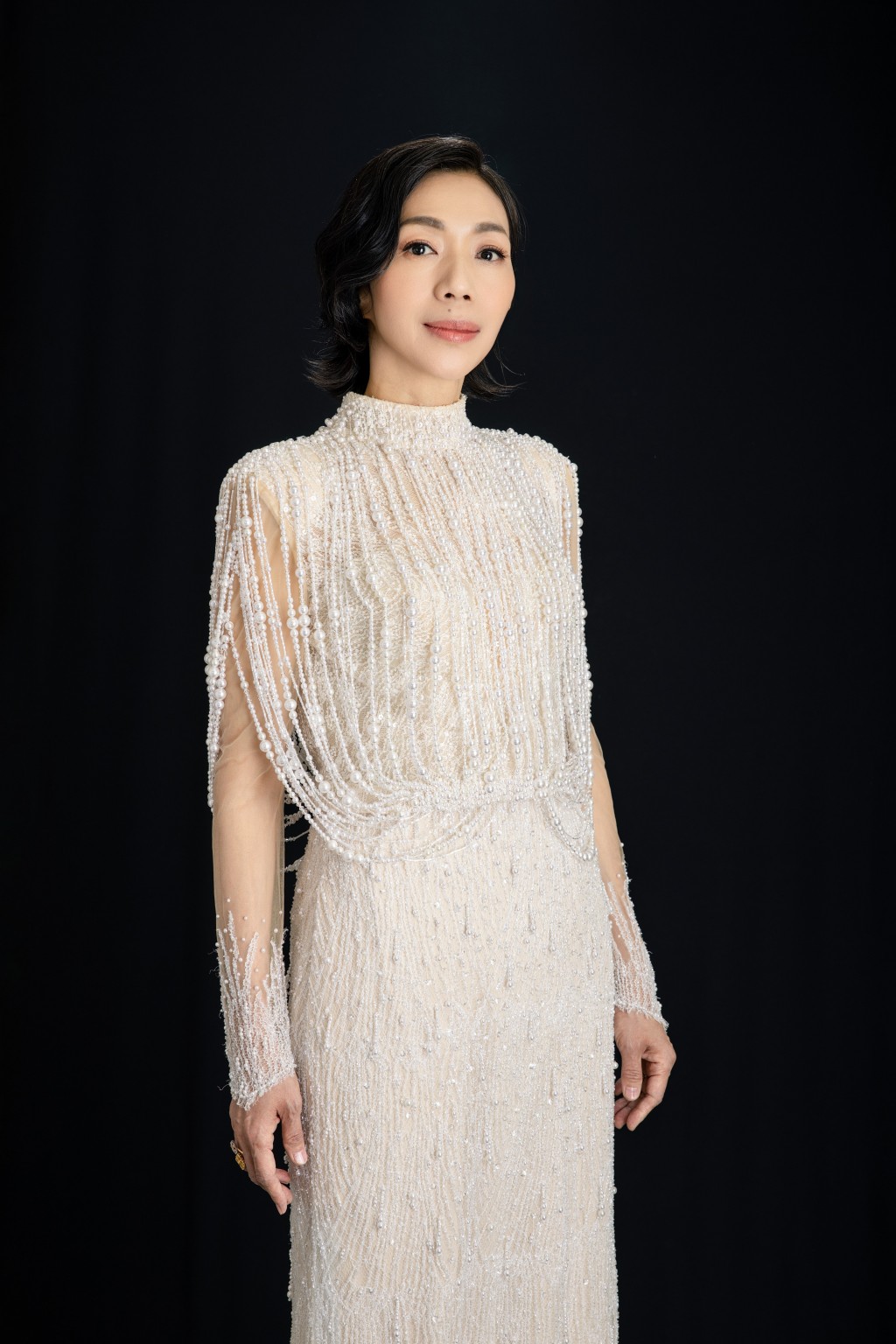 台湾歌后万芳将以独特嗓音演绎《新不了情》及《不了情》。