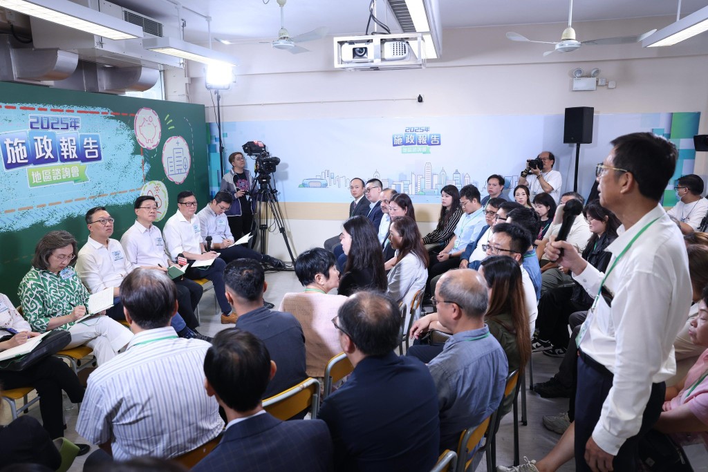 李家超表示,香港是我們的共同家園,自己作為行政長官責無旁貸,但也需要市民一同打拼。李家超fb 李家超表示,香港是我們的共同家園,自己作為行政長官責無旁貸,但也需要市民一同打拼。李家超fb