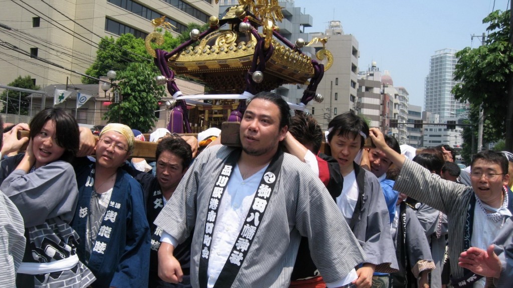 2012年京都祗園祭山鉾彩車巡游。 中新社