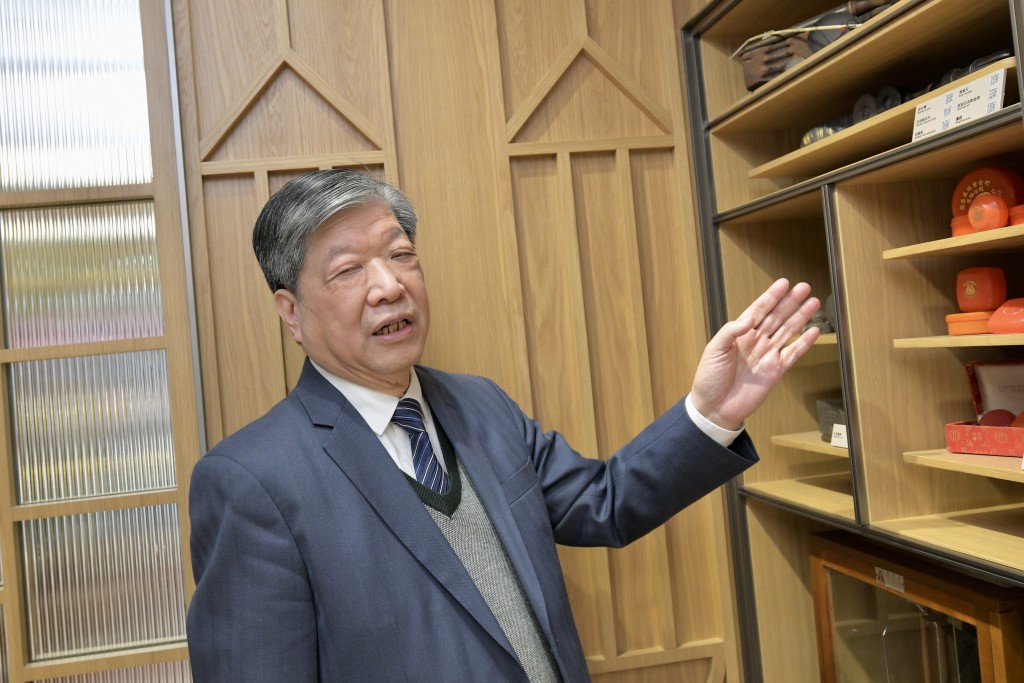 周生生（116）大中華區營運總經理劉克斌是集團最資深的員工，已效力逾半個世紀。