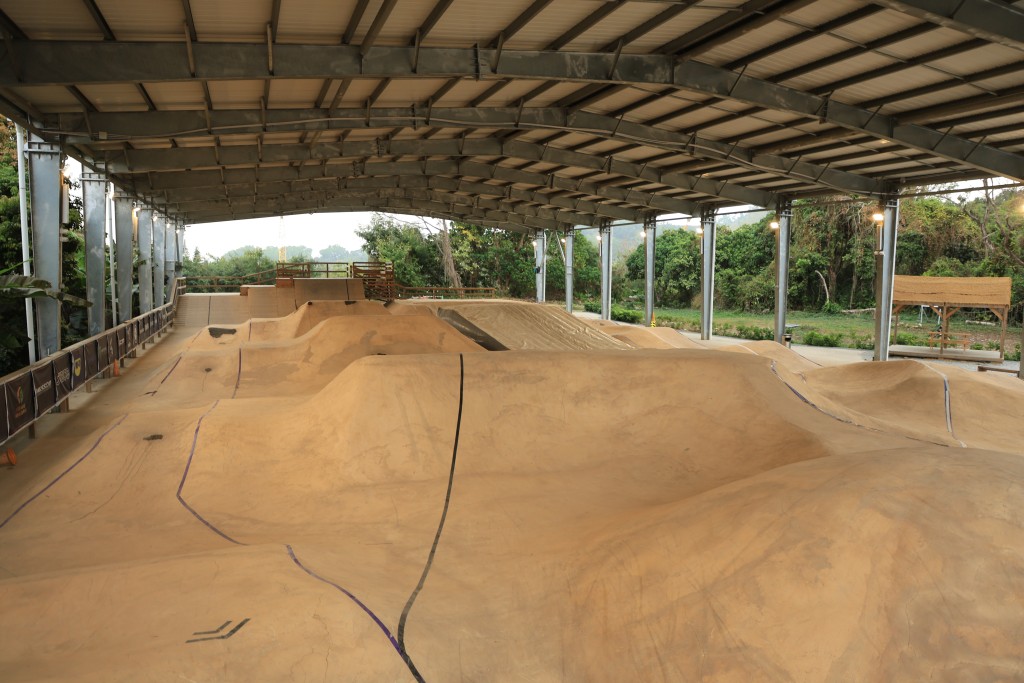 這裡是全港唯一的泵道（Pump Track）單車場。