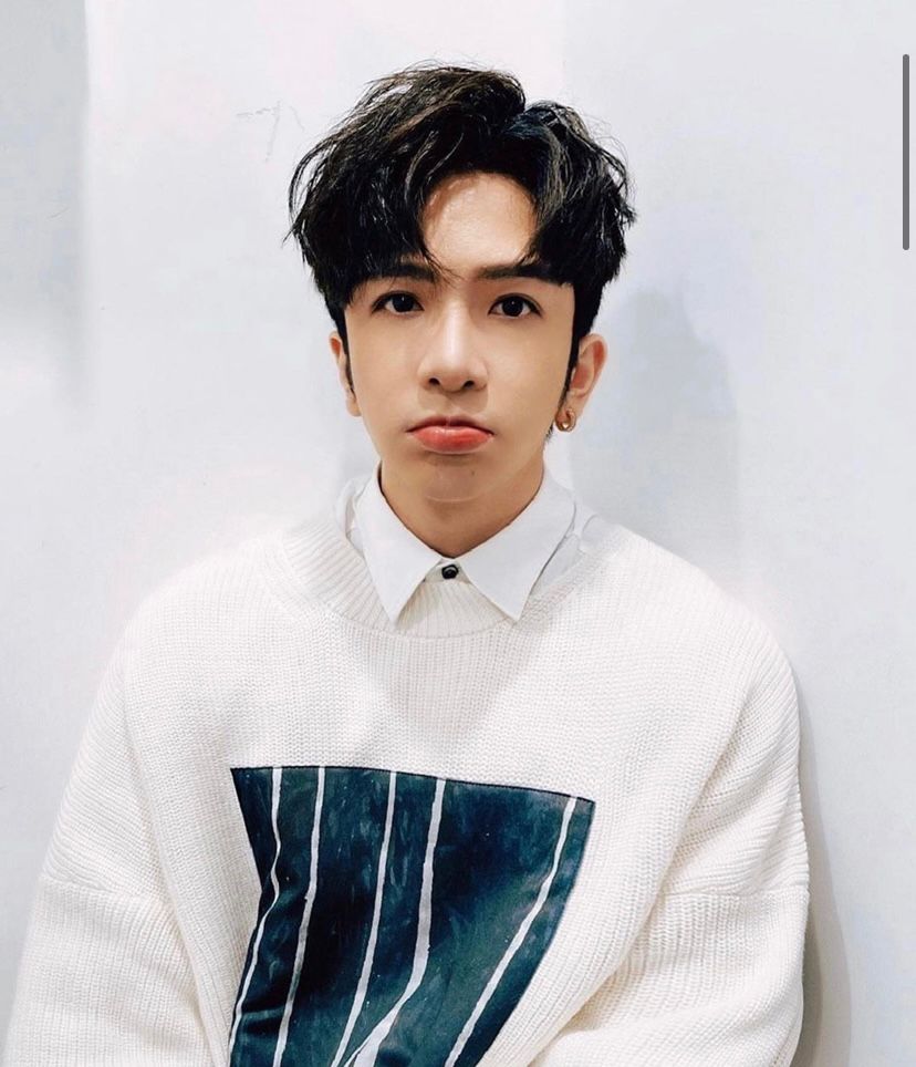 教主嘴唇好性感。