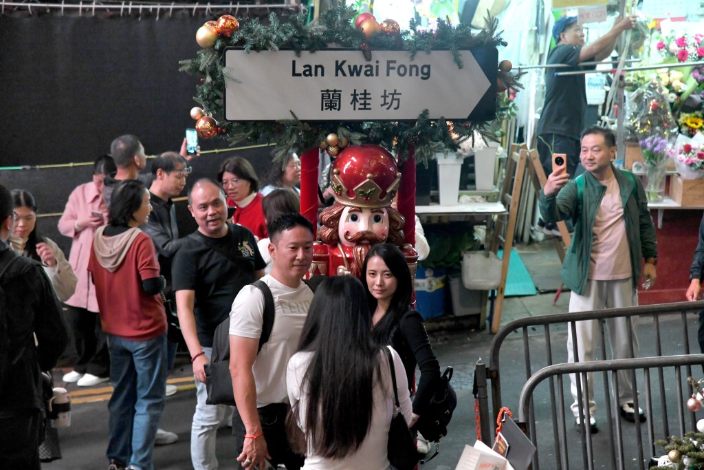 不少旅客愛到蘭桂坊打卡。資料圖片