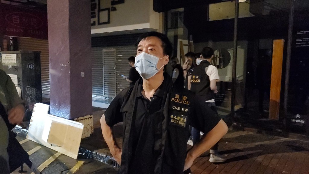 西九龍總區刑事部（行動）警司鍾雅倫到場指揮調查。