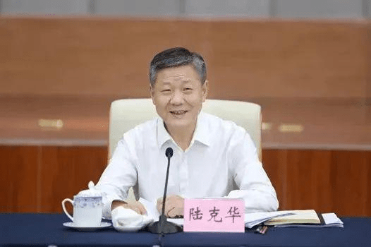重慶政法委原書記陸克華被決定逮捕。 重慶政法委原書記陸克華被決定逮捕。