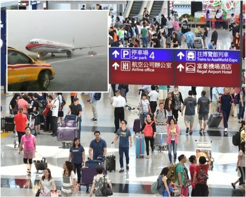 東航客機滑出跑道。