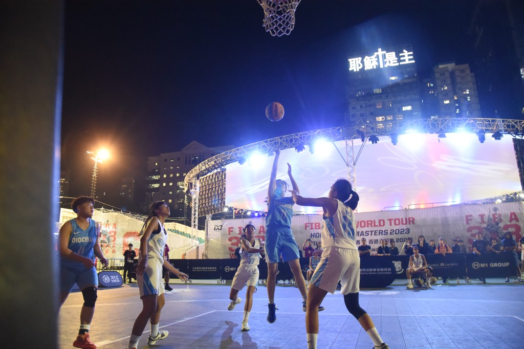 3×3Village搭建两个标准的三人篮球 场，欢迎各路高手切磋。