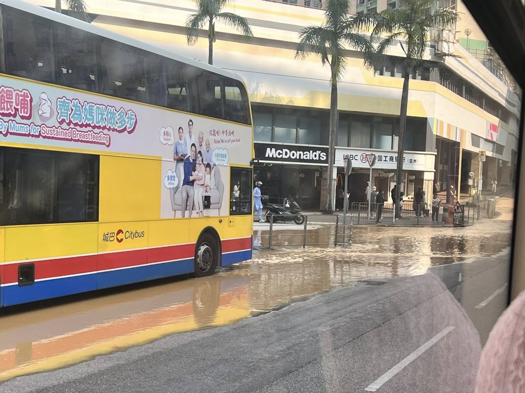 所有駛經車輛均需慢駛。網上圖片