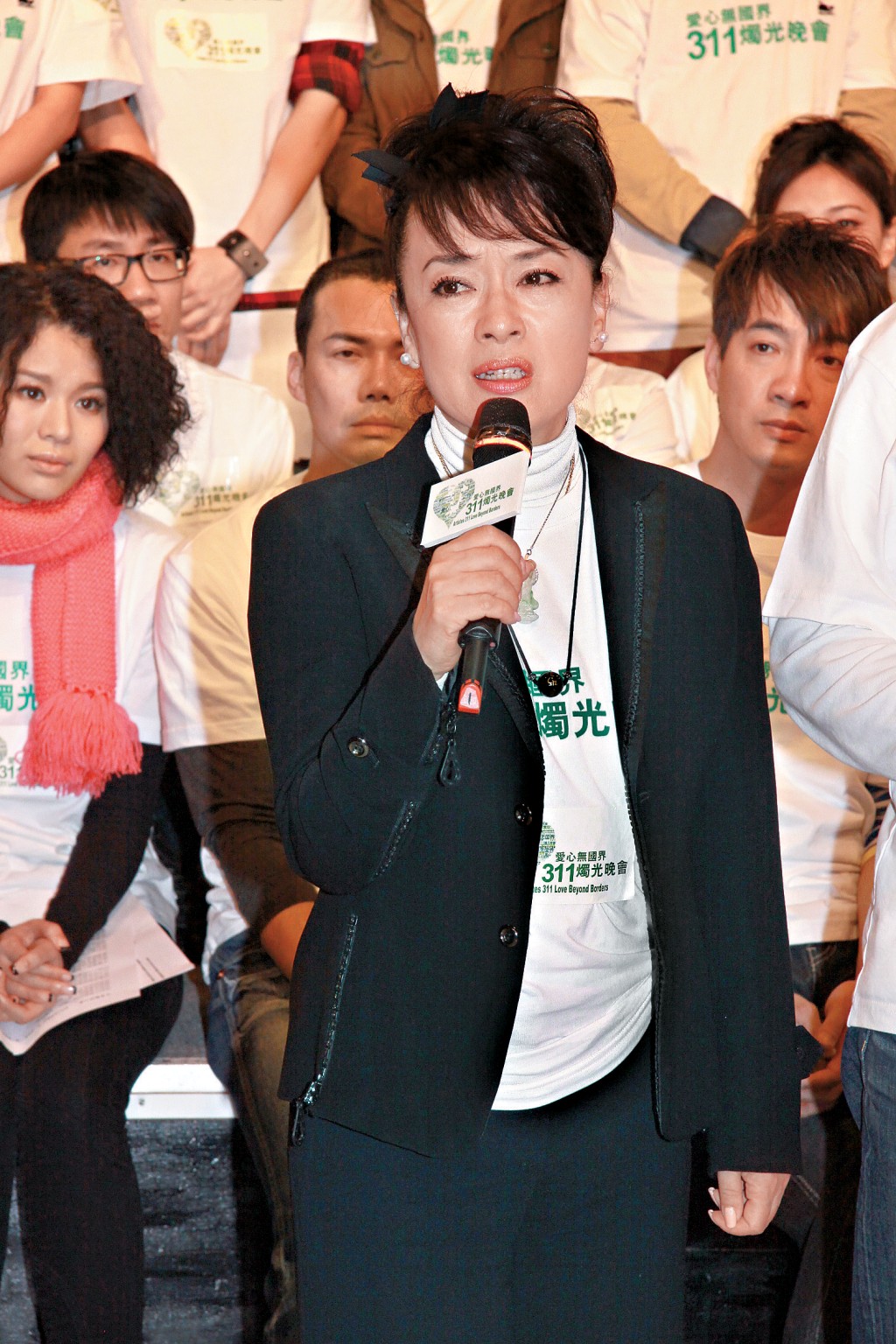 翁倩玉于2011年出席香港演艺界艺人在维园举行为日本赈灾的《爱心无国界311烛光晚会》。