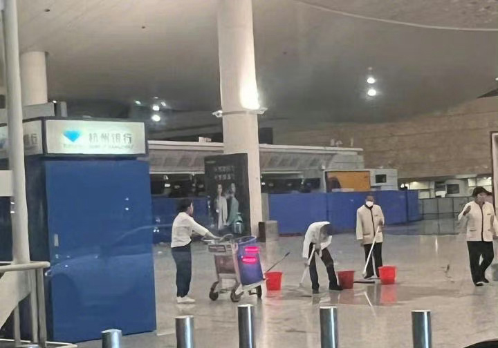 事件中没有人员受困及受伤，机场运行没有受到影响。 微博图