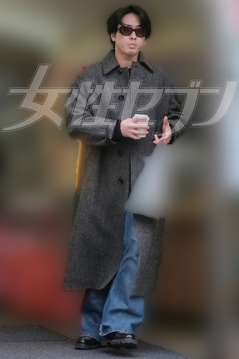 周刊拍得宫馆清晨上班的照片，并大赞他晨早流流还未到达工作现场，已经打扮得好时尚！