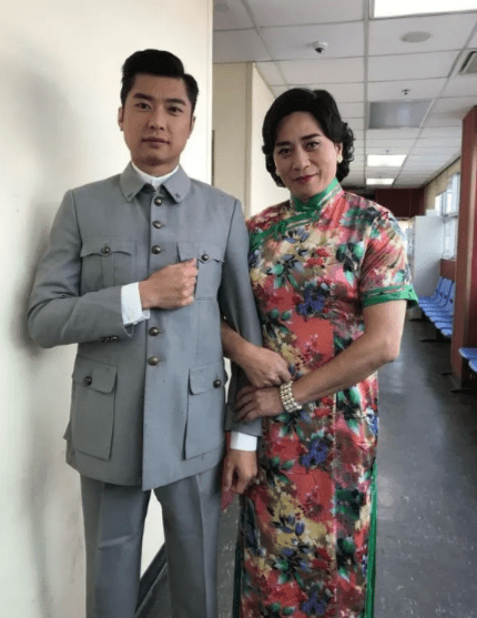 歐瑞偉、李偉健造型搞笑。