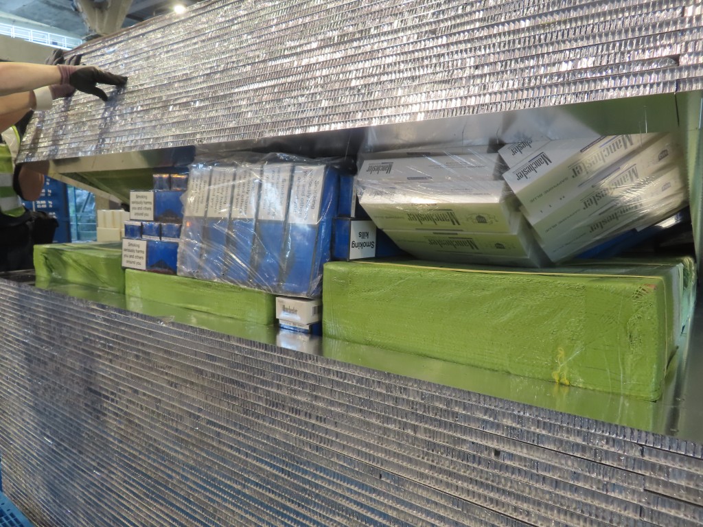 部分被檢獲的懷疑私煙。政府新聞處圖片 部分被檢獲的懷疑私煙。政府新聞處圖片