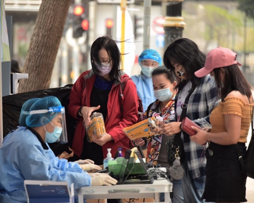 港府昨首次在半山豪宅區封區檢測。