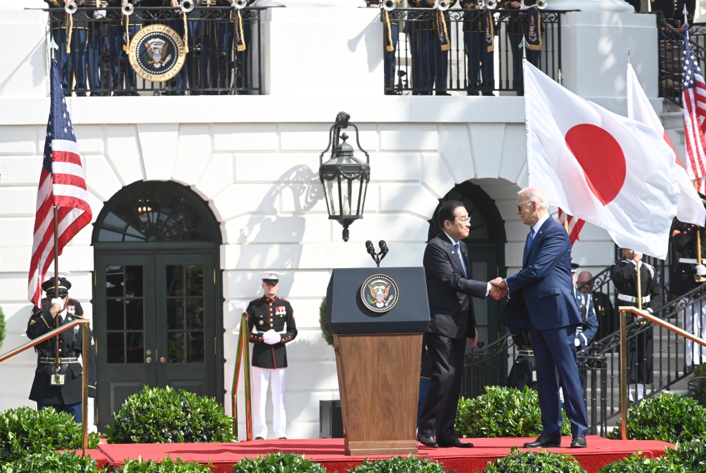 岸田前往美国进行国事访问。（中新社）