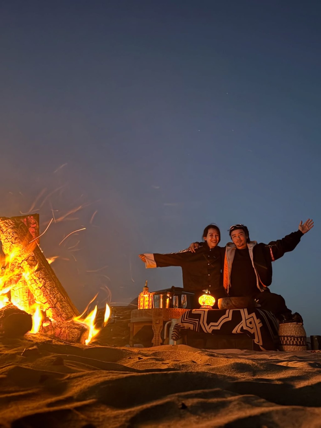 蔡少芬、張晉沙漠之旅好浪漫。 蔡少芬、張晉沙漠之旅好浪漫。