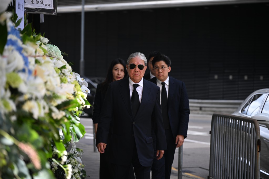 協暨奧委會會長霍震霆,與長子霍啟剛、媳婦郭晶晶、以及次子霍啟山到場。 協暨奧委會會長霍震霆,與長子霍啟剛、媳婦郭晶晶、以及次子霍啟山到場。