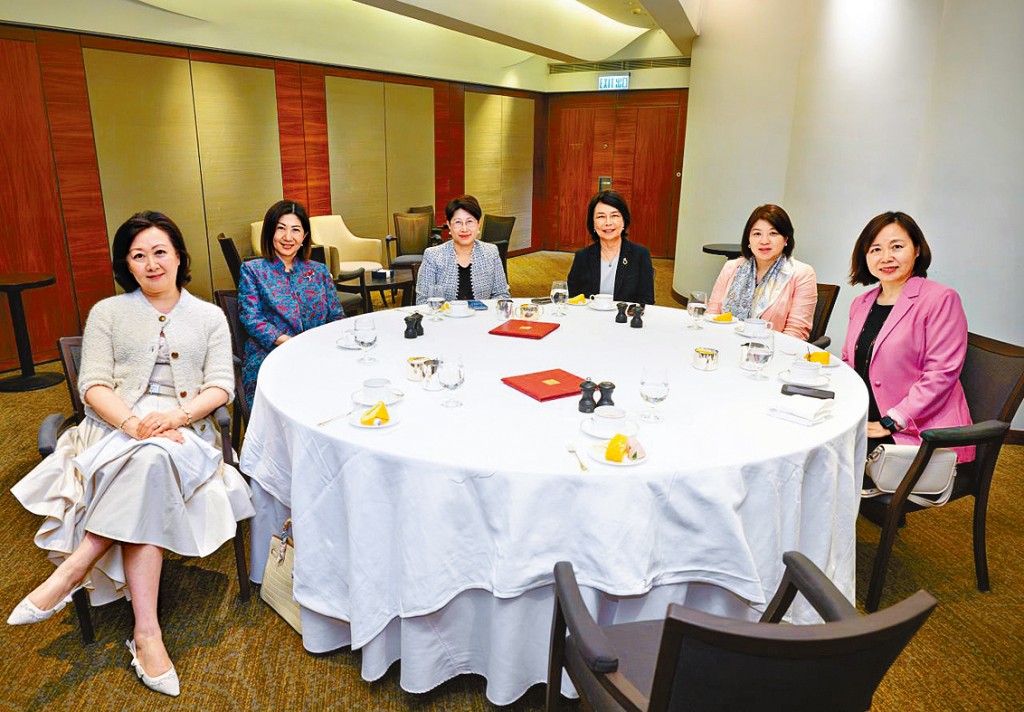 左起：许汉卿、陈翊庭、张淑芬、张李佳蕙、李夏茵、杨美珍。