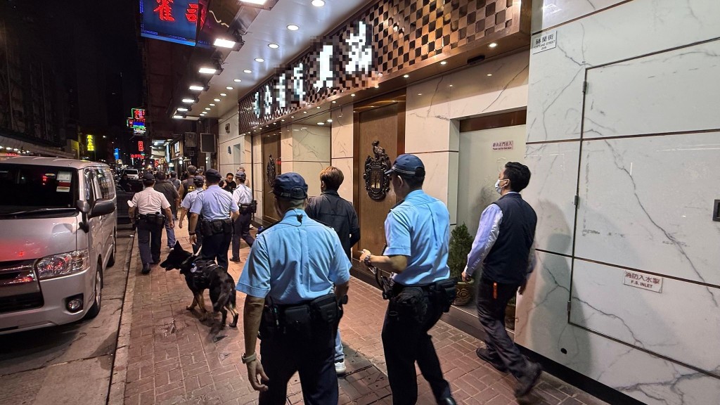 警方在旺角區內展開代號「犁庭掃穴」的反罪惡行動。警方提供