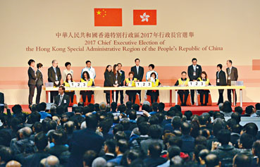 民主派全取一百一十七個選委會席位，對下屆特首選舉有舉足輕重作用。