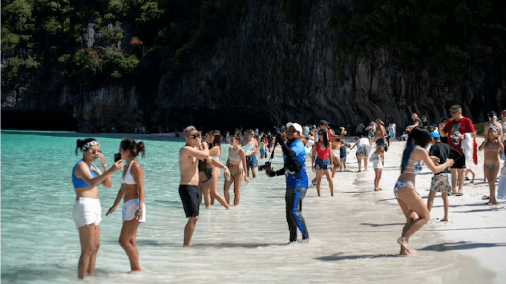 泰国一直是港人的旅游热点。路透社