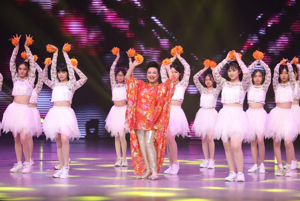 薛家燕大跳港版《FLOWER》引起热议，不少网民提议她进军韩国。