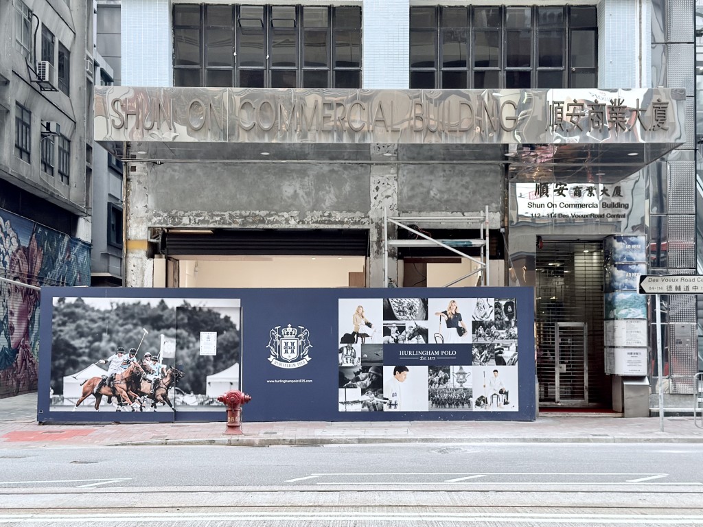 中環德輔道中112及114號順安商業大廈地舖，由時裝店以每月約14萬承租。